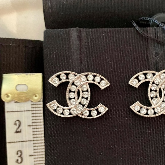 Bnib 21b Chanel crystal stud earrings 🤩 - Picture 8 of 11